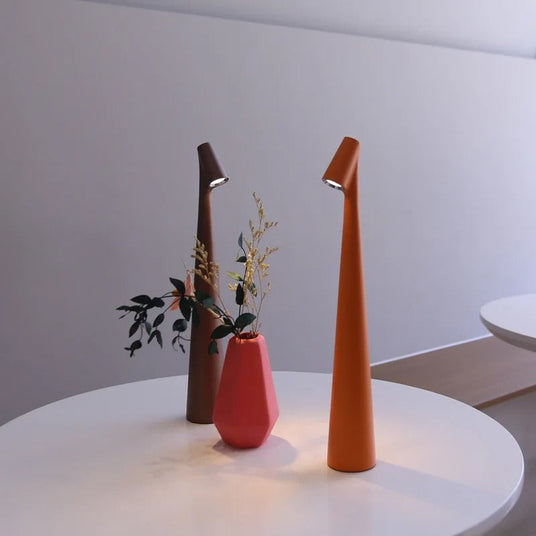 aluminum-body cordless table lamp for desk lighting