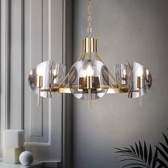 wagon wheel silhouette chandelier with brass finish