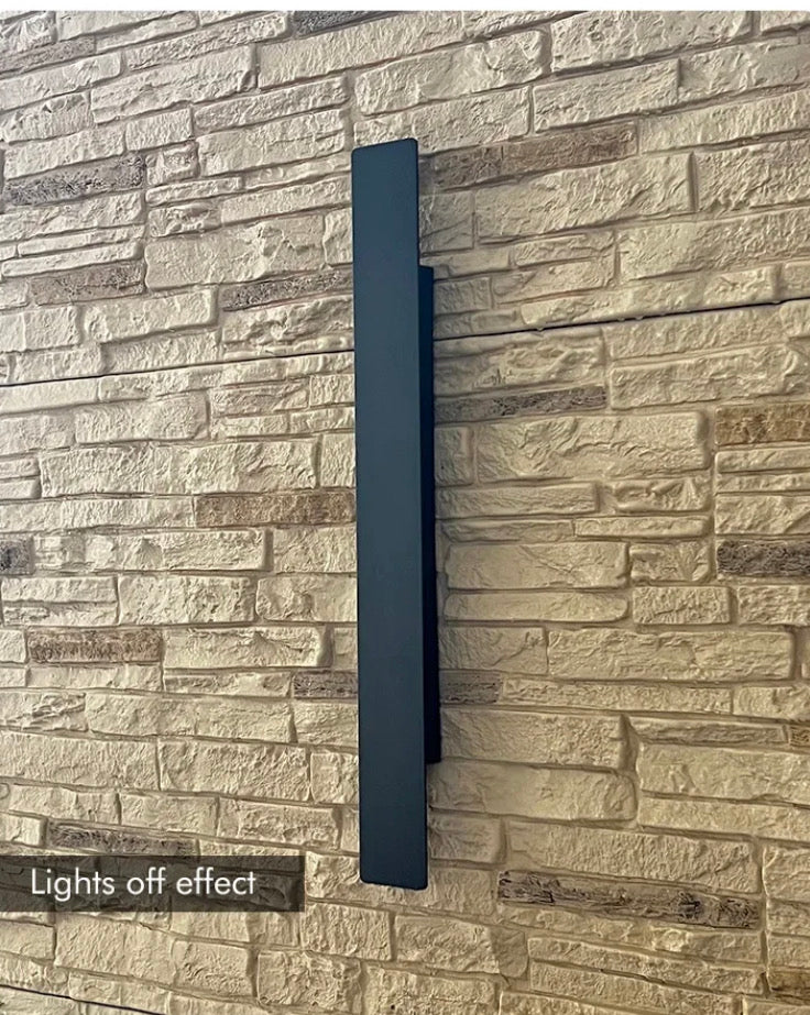 Patio wall lamp with even illumination