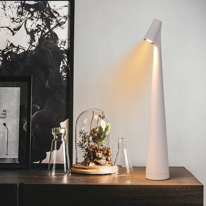 LumaNord table lamp styled dining room setting