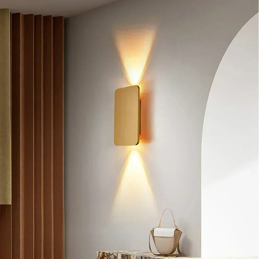Dimmable wall sconce for bedroom