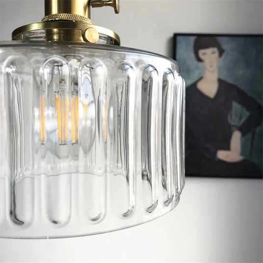 Glass pendant lamp with adjustable cord detail