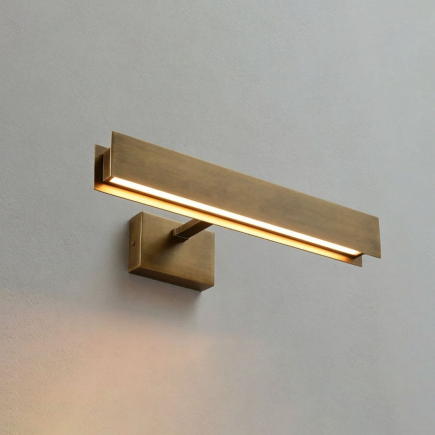 Close view of the square brass bracket where it carries the angular bar