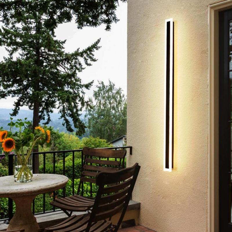 Linear Outdoor Wall Lamp Lighting Fixture Close-Up | OroDwell