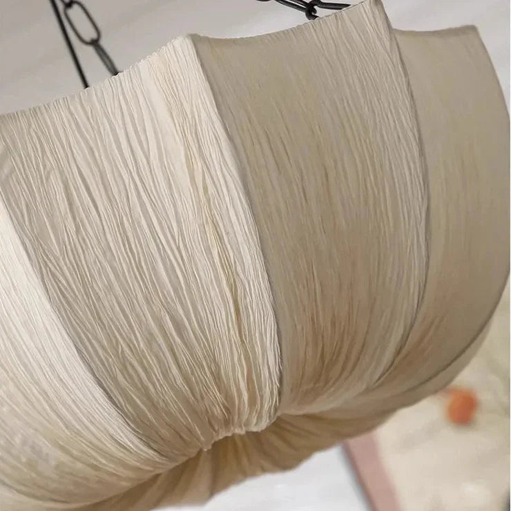 Close view of the gathered fabric and the seam at the rim