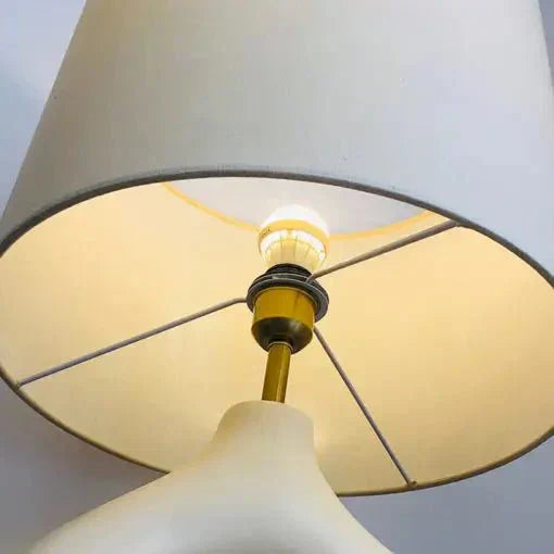 Uncluttered table lamp for any room