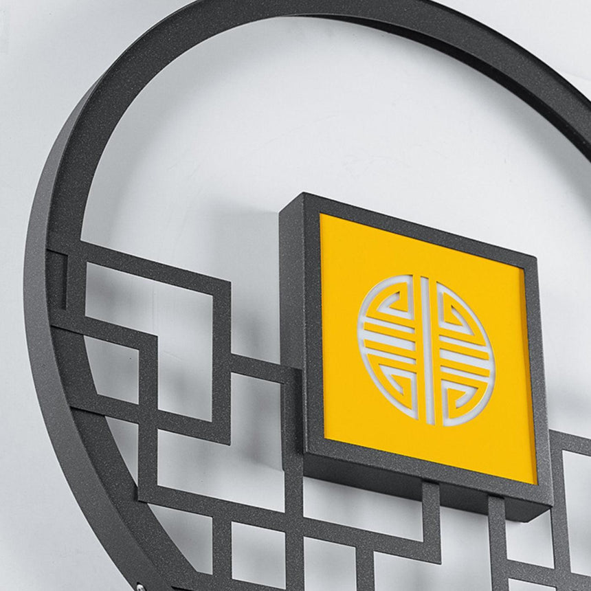 Close view of the square yellow center panel with its cut pattern inside the lattice