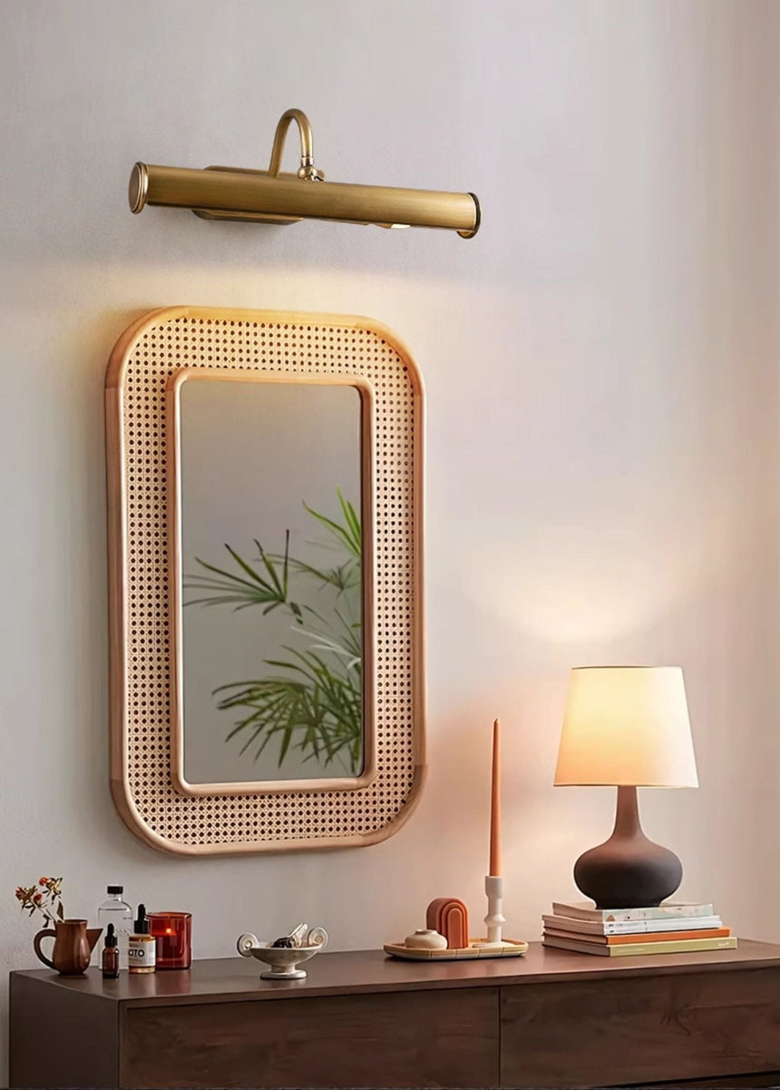 Wall sconce in brass