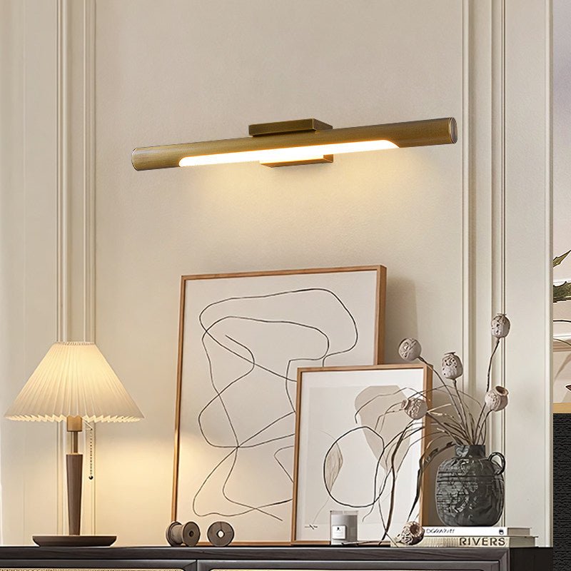 Vanity light in brass and acrylic