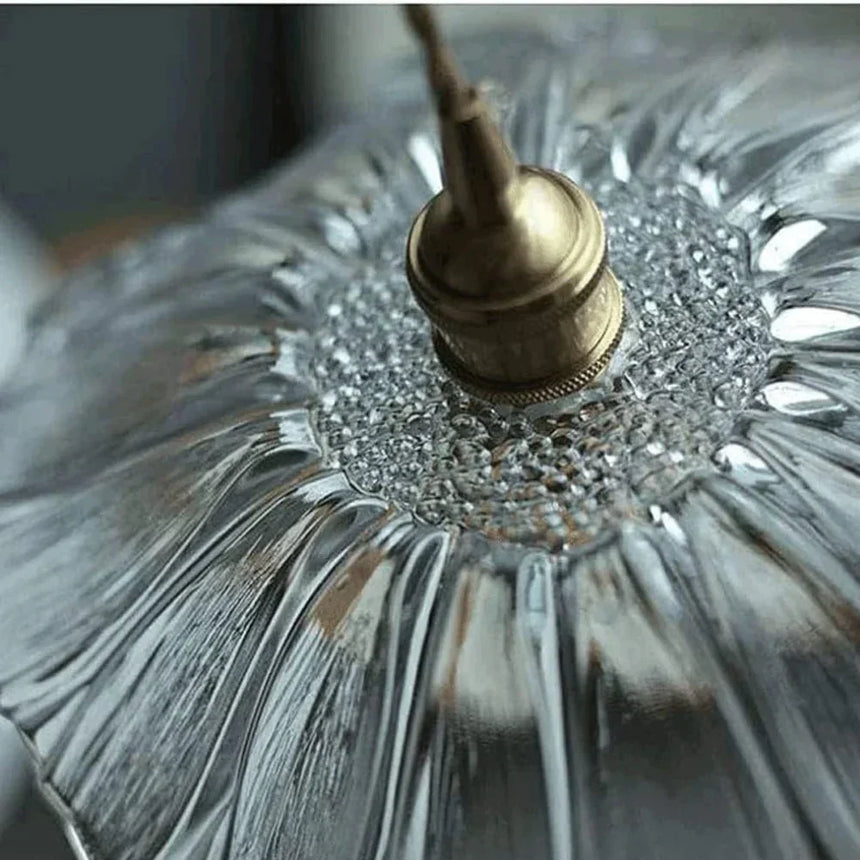 Close view of the shade rim where the petals meet the brass holder
