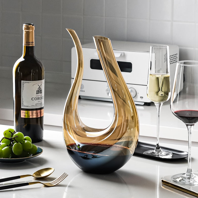 LumenAura Gold Wine Decanter – Elegant Bar Accessory