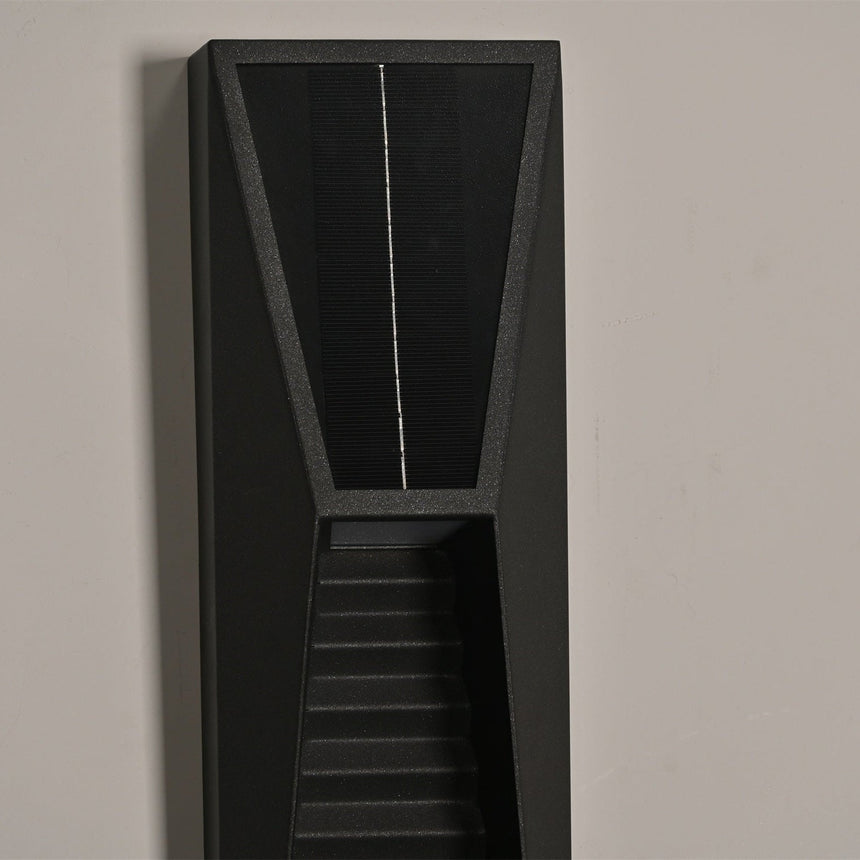 The wedge seen from the side on a facade showing how it tapers outward