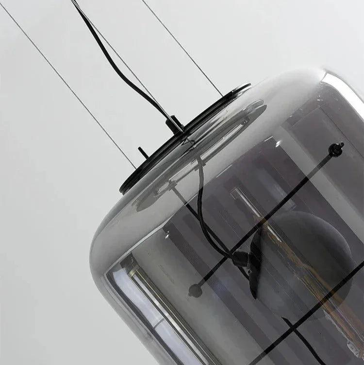 Close view of the thin metal frame crossing the glass drum