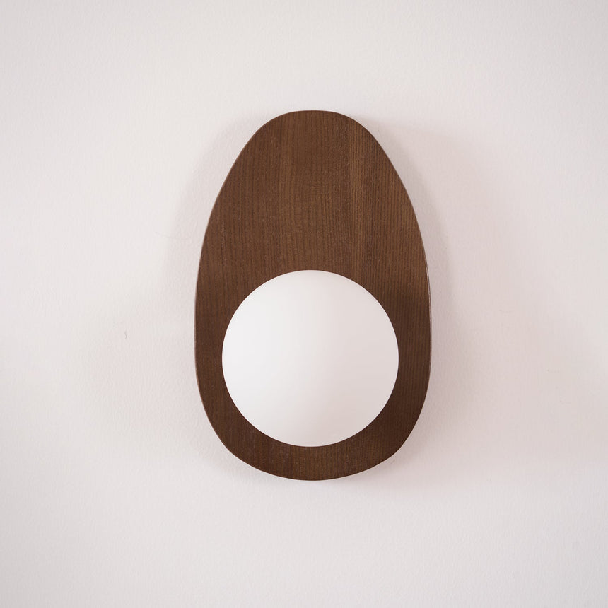 The teardrop plate with the globe seated deep in its circular cut out