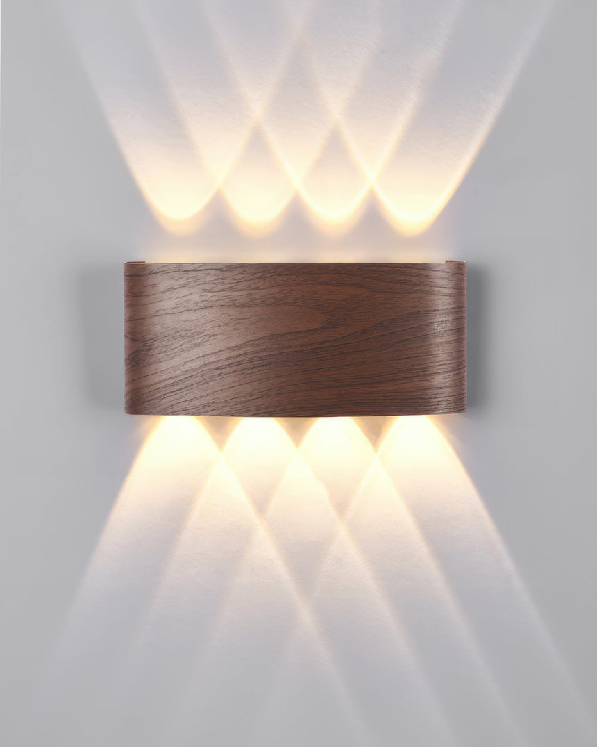 Easy installation wall sconce for entryway