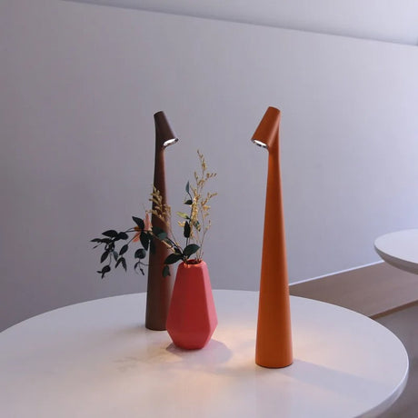 aluminum-body cordless table lamp for desk lighting