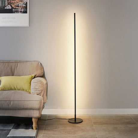 Dimmable LED floor lamp with remote control