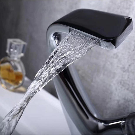 One-Handle Faucet Additional Room View