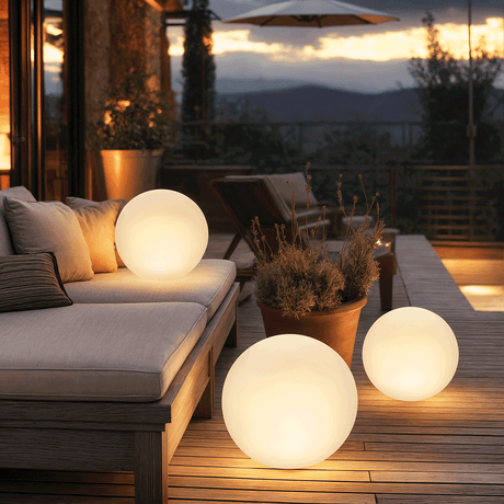 Energy-efficient outdoor globe lamp