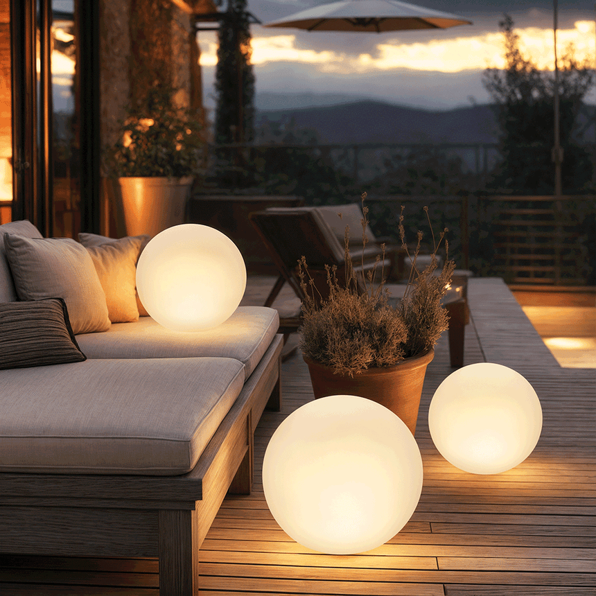 Energy-efficient outdoor globe lamp