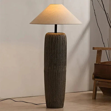 Table lamp combining ceramic and metal finishes