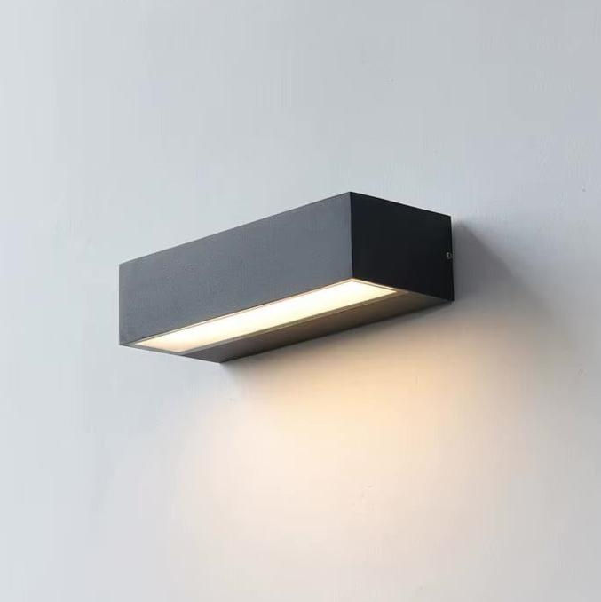Outdoor pathway light for garden and walkways