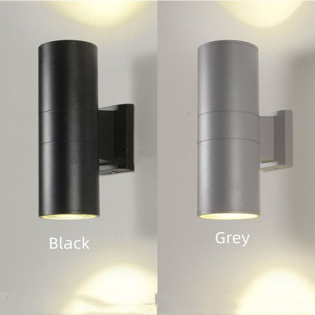 Garden wall light with balanced glow