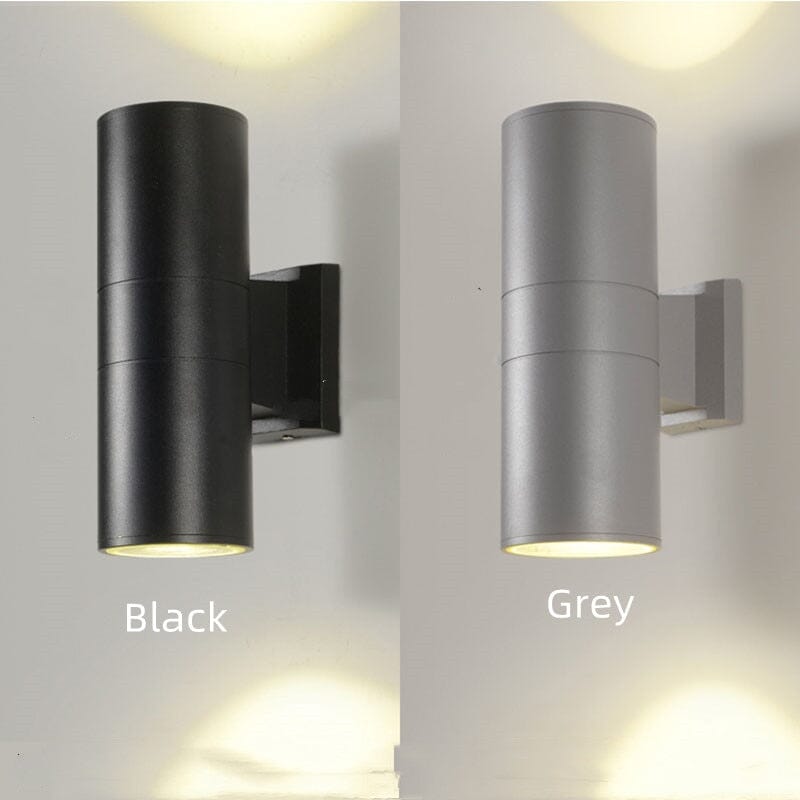 Garden wall light with balanced glow
