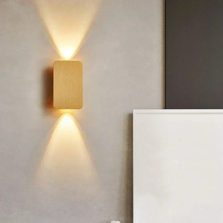 Easy installation wall sconce for hallway