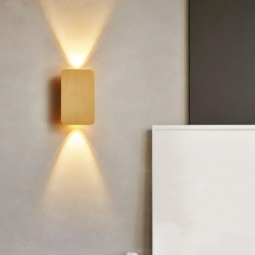 Easy installation wall sconce for hallway