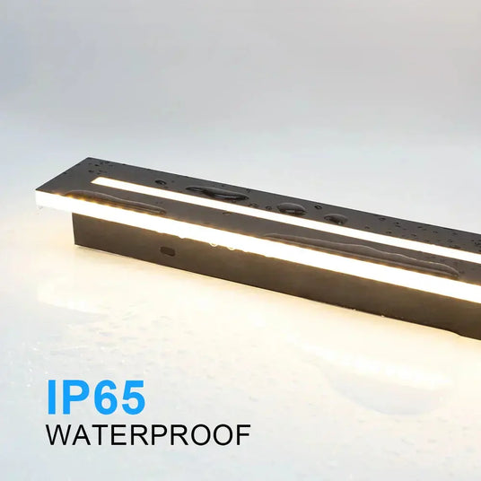Four-directional wall light fixture