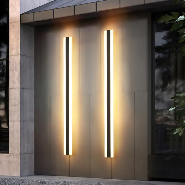Acrylic wall lamp for outdoor accent decor