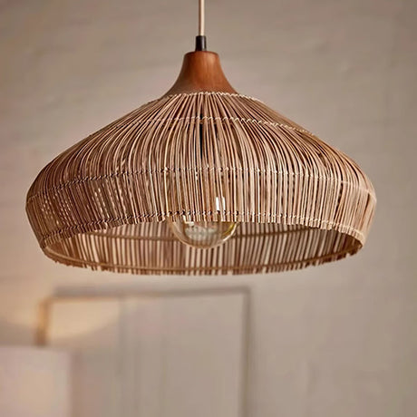 LumaWeave Pendant Light – Warm Ambient Glow Design