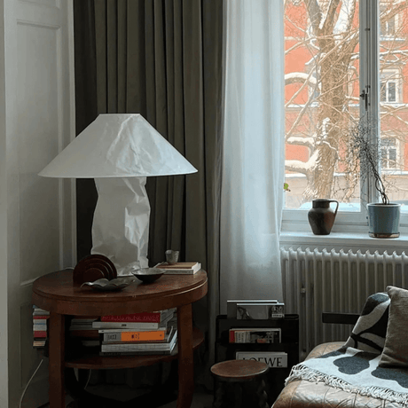 Timeless table lamp for desks