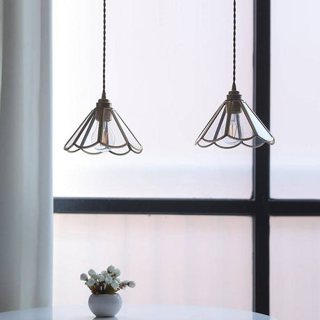 Brass pendant light for welcoming interior atmosphere