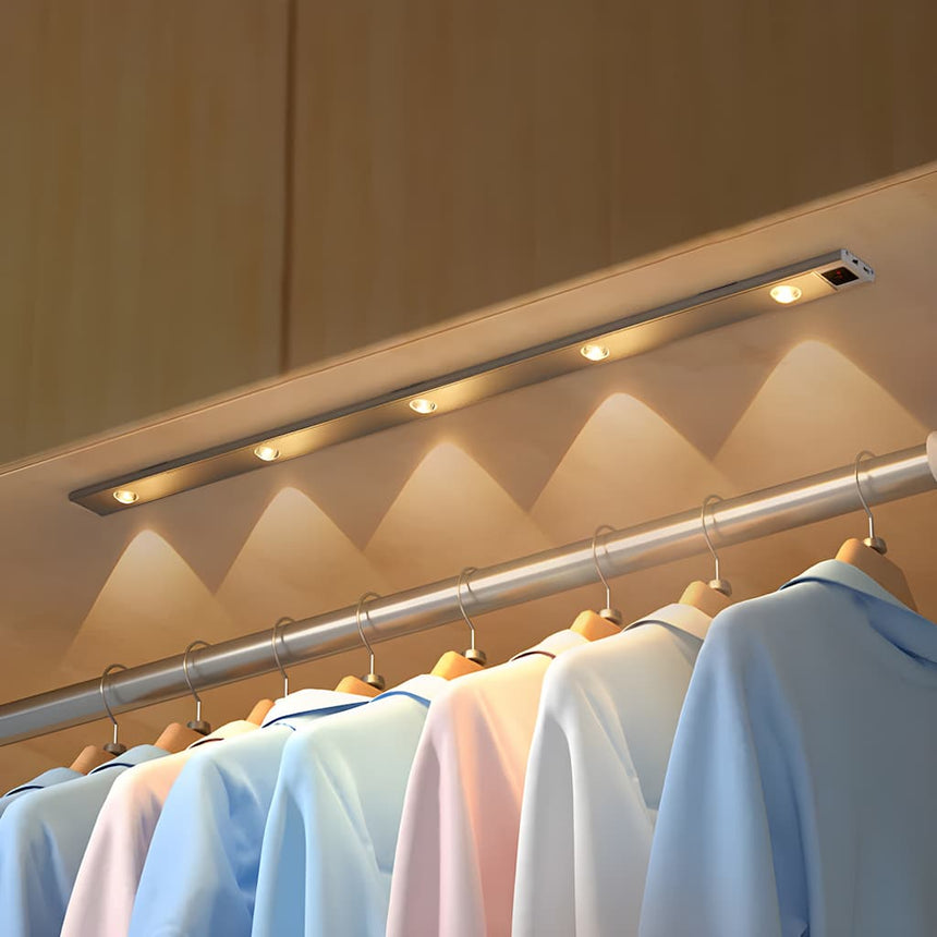 Wireless LED light USB charging detail
