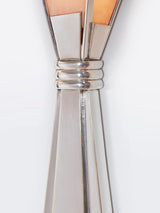 Close view of the ribbed band that ties the stem together