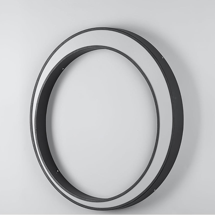 The ring seen from an angle, the depth of the black frame visible