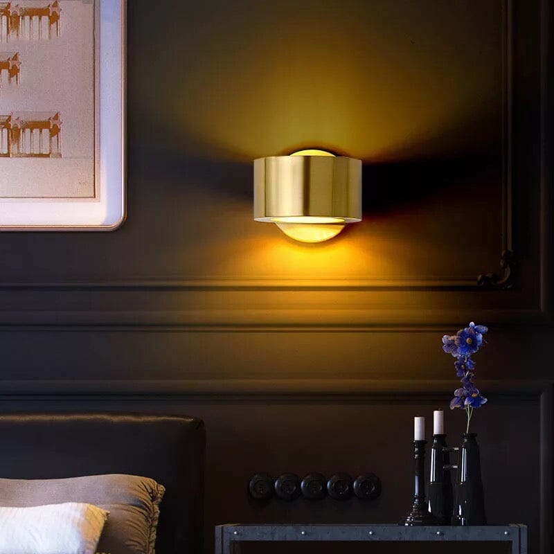 Kitchen wall light with ring silhouette