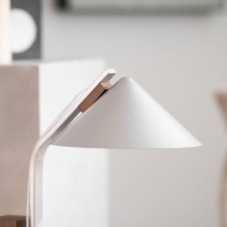 Close view of the cone shade edge and the top of the aluminum arc