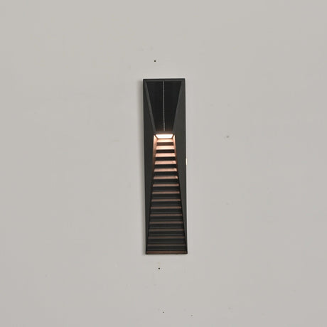 The shortest size lit low on a facade with the bands close together