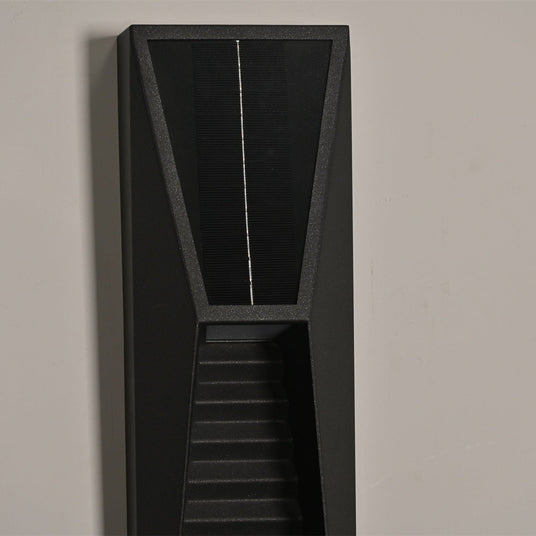 The wedge seen from the side on a facade showing how it tapers outward