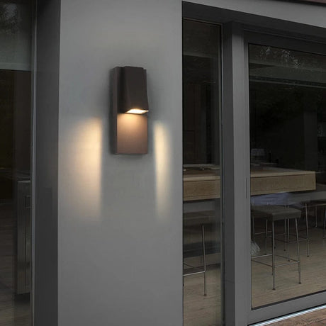 Easy installation wall sconce for porch