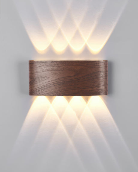 Easy installation wall sconce for entryway