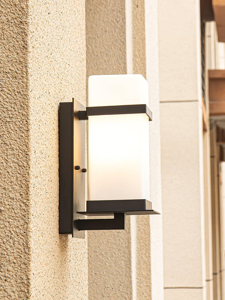 The light on a narrow render pillar, seen from the side