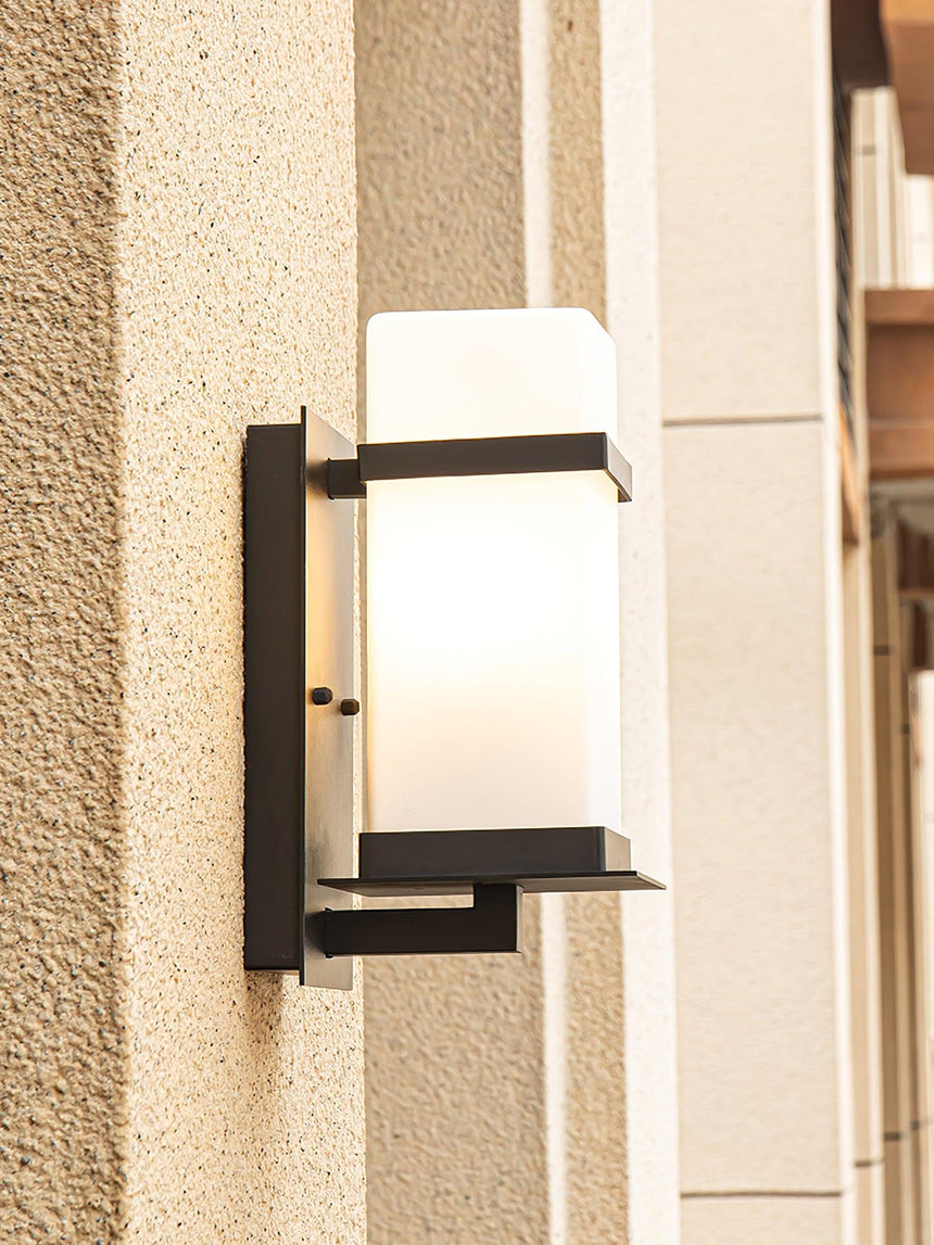 The light on a narrow render pillar, seen from the side