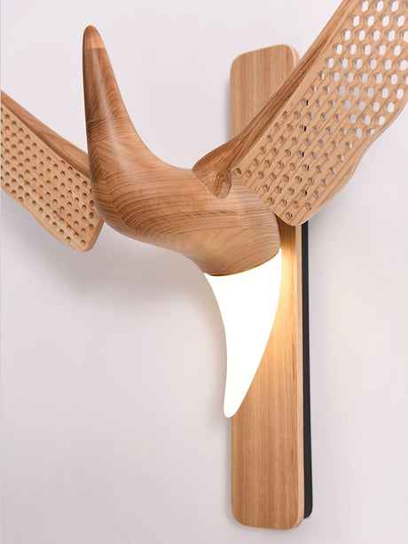 The piece seen from the side, the wings tilting away from the backplate